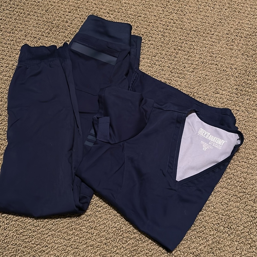 Grey’s Anatomy scrubs set. Size XS/Sm tall